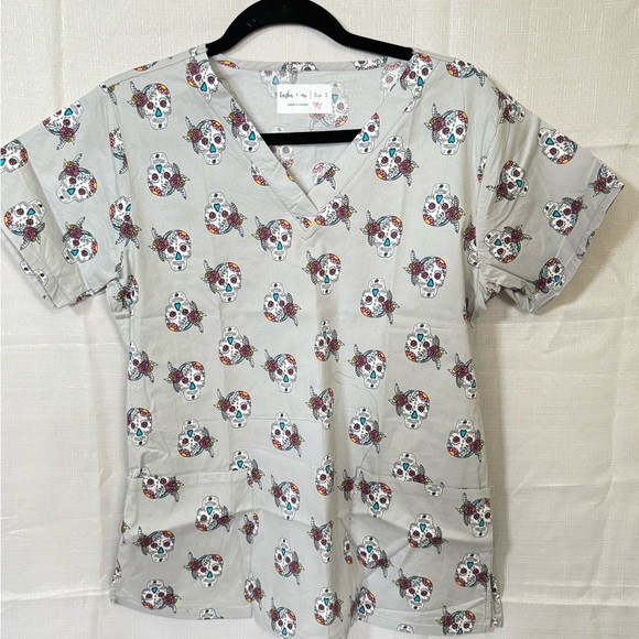 Skull Print Scrub Top - Picture 1 of 2